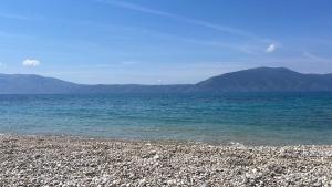 Ivis apartment sea view