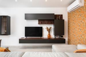 Modern 3BR Stylish Apartment with large Balcony - Close to St Julians and St Georges Bay