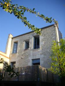 Maisons de vacances Maison de ville avec terrasse et jardin : photos des chambres