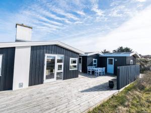 4 person holiday home in Fanø-By Traum