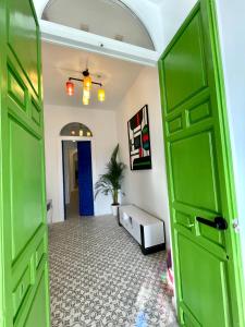 Picassos Deluxe Puerta Verde