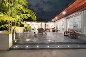 Cool Villa Northwest Miami BY THE GLAMHOMES