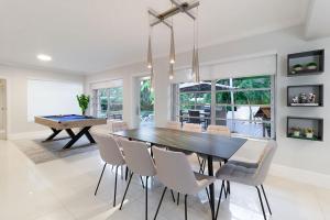 Cool Villa Northwest Miami BY THE GLAMHOMES