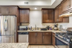 Charming Patterson Condo with Grilling Stations