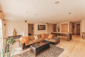 5-Bedroom Getaway with Sauna, BBQ, and Game Room