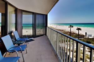 Edgewater Leeward #206