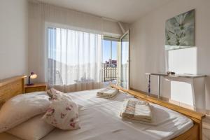 Apartments with a parking space Umag - 20966