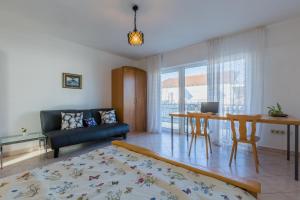 Apartments with a parking space Umag - 20966