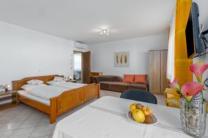 Apartments with a parking space Umag - 20966