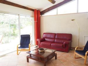 Maisons de vacances Holiday home with outdoor pool, Bedoin : photos des chambres