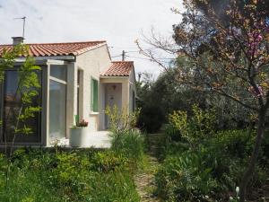 Maisons de vacances Holiday home with private garden, Villes-sur-Auzon : photos des chambres