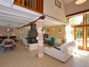 Maisons de vacances Lovely Holiday Home in Th dirac with Swimming Pool : photos des chambres