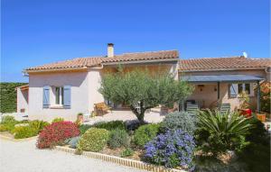 Maisons de vacances Stunning home in Villeneuve les Avignon with Outdoor swimming pool, WiFi and 4 Bedrooms : photos des chambres