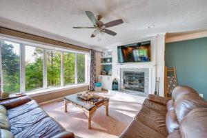 Lake Keowee Condo with Balcony and Resort Amenities!
