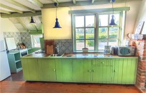 2 Bedroom Awesome Home In Surhuizum