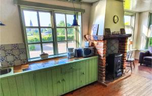 2 Bedroom Awesome Home In Surhuizum