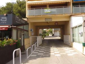 T3 climatisé, traversant, 54m², 2 chambres, loggia sud-ouest, parking, cœur de la Favière. - FR-1-610-78