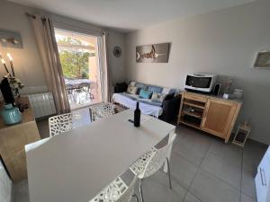 Appartements Appartement renove 2 chambres avec piscine et tennis a La Croix Valmer - FR-1-726-12 : photos des chambres