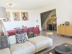 Villas Villa pour 8 pers avec piscine et terrasse, La Croix-Valmer - FR-1-726-18 : photos des chambres