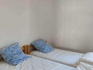 T2 avec Terrasse, Vue Port, Parking Privé, Espace Aquatique, et Plus - 4 Couchages - FR-1-195-99