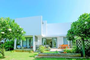 Oceanami Villas & Beach Club Long Hai at 1, 3, 4 Bedroom & 5, 6 Bedroom Beachfront private pool