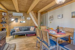 Fani's Riverside Cottage - Happy Rentals 