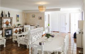 4 Bedroom Gorgeous Home In Frigiliana