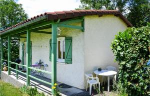 Maisons de vacances Two-Bedroom Holiday Home in St. Bressou : photos des chambres