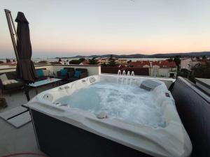 Penthouse Aurelia, rooftop terrace & jacuzzi