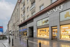 Spacious Apartment with Panoramic View of Warsaw by Noclegi Renters