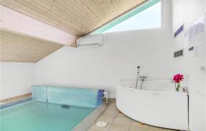 Nice Home In Væggerløse With Sauna