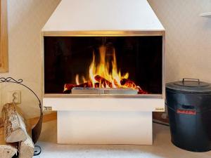 6 person holiday home in YNGSJÖ-By Traum