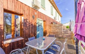 Maisons de vacances Beautiful home in Rabastens with Outdoor swimming pool, WiFi and 3 Bedrooms : photos des chambres