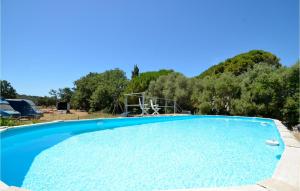 Maisons de vacances Amazing home in La Garde with 2 Bedrooms, Internet and Outdoor swimming pool : photos des chambres