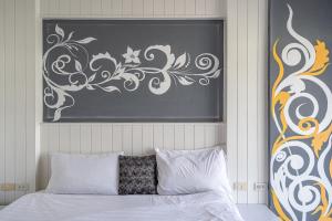 Santi White House Patong