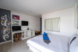 Santi White House Patong