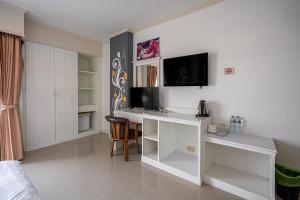 Santi White House Patong