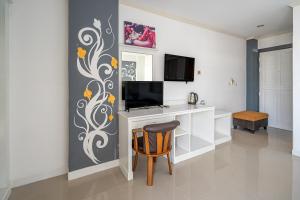 Santi White House Patong