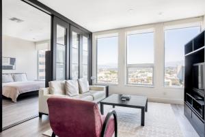 Downtown 2br w pool gym wd nr Convention Center LAX-1040