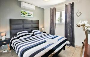 Maisons de vacances Nice Home In Les Angles With Wifi : photos des chambres