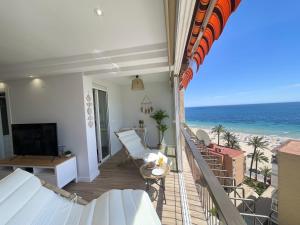 Poniente Beach Modern Apartment