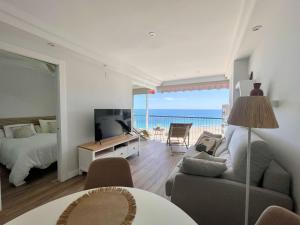 Poniente Beach Modern Apartment