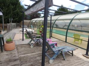 Chalets CHALET ATYPIQUE LOLA type KOTA location en gite : photos des chambres