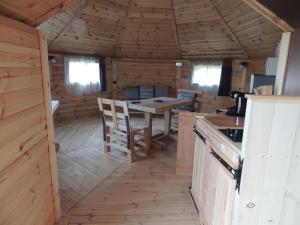 Chalets CHALET ATYPIQUE LOLA type KOTA location en gite : photos des chambres