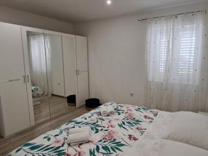 Apartmani Pina 2