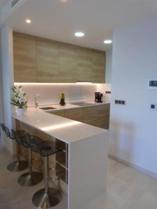 Sunset Waves Modern Apartment 200m From The Beach