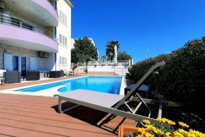 SUN apartment with SEA VIEW and shared POOL