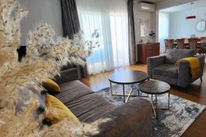 SUN apartment with SEA VIEW and shared POOL