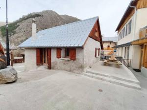 Maison Aux portes dEmparis