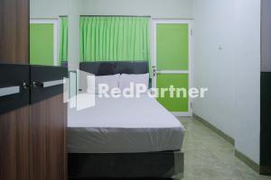 Pondok Hijau Syariah Mitra RedDoorz At Citraland Surabaya